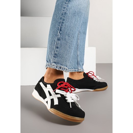 Czarne Sneakersy z Podwójnym Wiązaniem Ozdobione Paskami Varozi ze sklepu born2be.pl w kategorii Buty sportowe damskie - zdjęcie 178706005