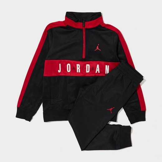 JORDAN KOMPLET POLY 1/4 ZIP ST BLK/RED B ze sklepu JD Sports  w kategorii Komplety chłopięce - zdjęcie 178734595