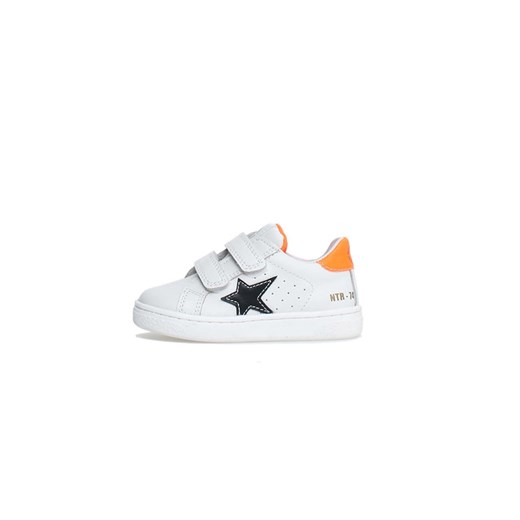 Naturino Skórzane sneakersy &quot;Pinn&quot; w kolorze białym ze wzorem ze sklepu Limango Polska w kategorii Buty sportowe dziecięce - zdjęcie 178749078