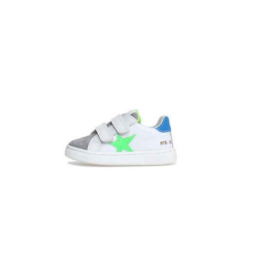 Naturino Skórzane sneakersy &quot;Pinn&quot; w kolorze białym ze wzorem ze sklepu Limango Polska w kategorii Trampki dziecięce - zdjęcie 178749108