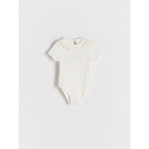 Reserved - Bawełniane body z falbanką - złamana biel ze sklepu Reserved w kategorii Odzież dla niemowląt - zdjęcie 178760375
