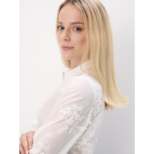 Mohito - Bawełniana koszula z haftem - biały Mohito 38 Mohito