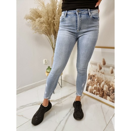 klasyczne spodnie rurki jeansowe eris push up - jasny jeans ze sklepu STYLOWO w kategorii Jeansy damskie - zdjęcie 178774218