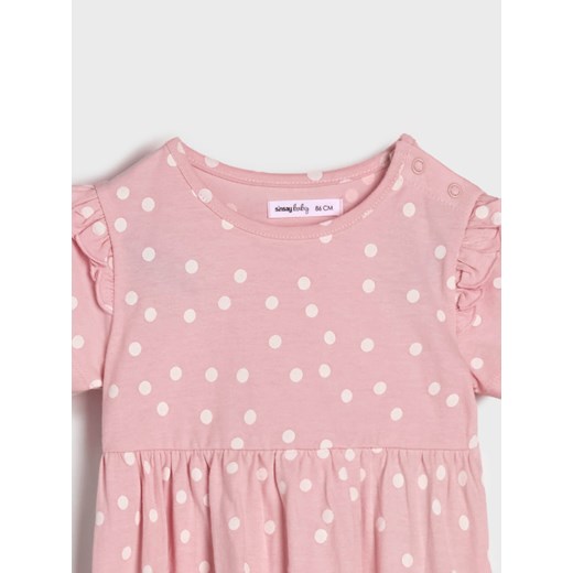 Sinsay - Sukienka w groszki z ozdobnymi falbankami - różowy Sinsay 68 Sinsay