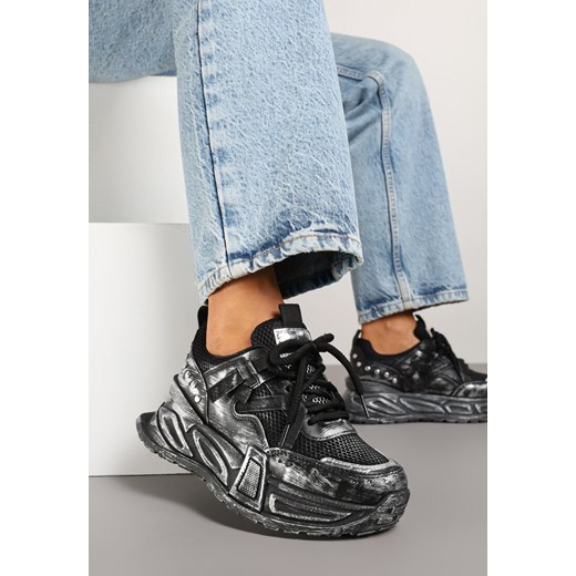 Czarne Sneakersy na Grubej Podeszwie z Tłoczeniem i Nitami Eraviellea ze sklepu born2be.pl w kategorii Buty sportowe damskie - zdjęcie 178889826