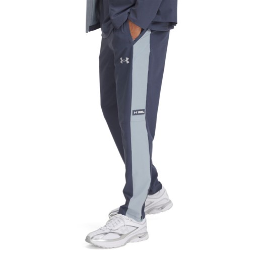 Męskie spodnie treningowe Under Armour UA Woven Utility Pants - szare ze sklepu Sportstylestory.com w kategorii Spodnie męskie - zdjęcie 178911846