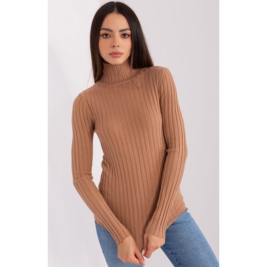 Sweter z golfem jasnobrązowy PM-SW-1087.09, Kolor jasny brąz, Rozmiar S/M, P-M ze sklepu Intymna w kategorii Swetry damskie - zdjęcie 178915788
