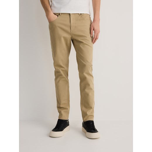 Reserved - Bawełniane spodnie slim fit - beżowy ze sklepu Reserved w kategorii Spodnie męskie - zdjęcie 178930379