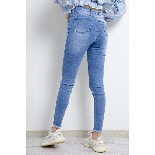 SPODNIE JEANSOWE Z PRZETARCIAMI- PUSH UP ze sklepu olika.com.pl w kategorii Jeansy damskie - zdjęcie 178958277