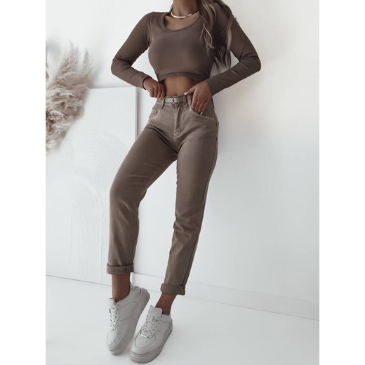SPODNIE JEANSOWE MOM FIT Z PASKIEM- BRĄZOWE ze sklepu olika.com.pl w kategorii Jeansy damskie - zdjęcie 178958515