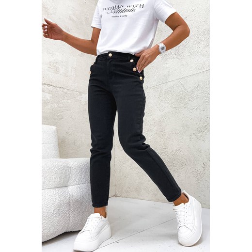 SPODNIE MOM FIT Z OZDOBNYMI GUZIKAMI NA KIESZENIACH - CZARNE ze sklepu olika.com.pl w kategorii Jeansy damskie - zdjęcie 178960758