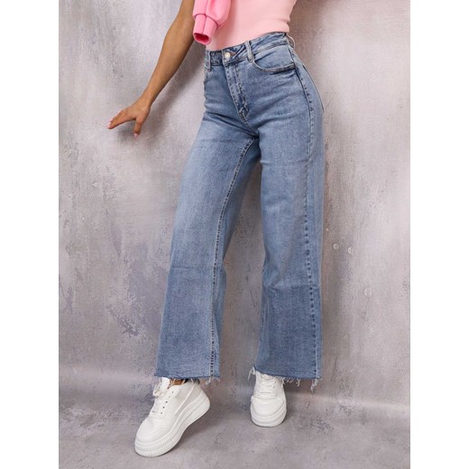 SPODNIE JEANSOWE Z SZEROKIMI NOGAWKAMI- JASNY JEANS ze sklepu olika.com.pl w kategorii Jeansy damskie - zdjęcie 178962108