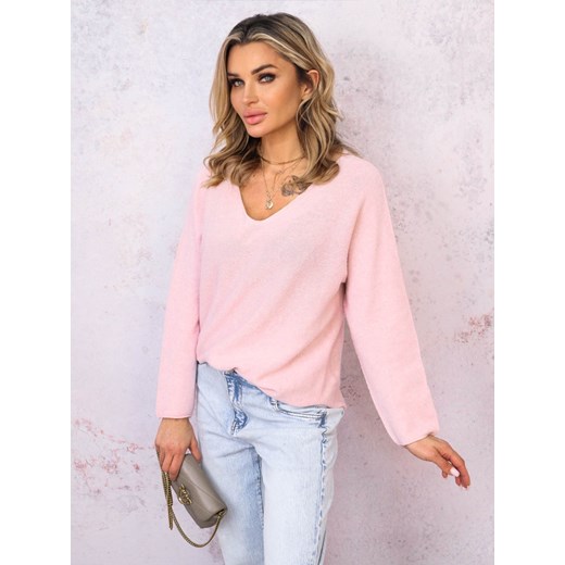 SWETER OVERSIZE Z DEKOLTEM W SEREK- JASNY RÓŻ ze sklepu olika.com.pl w kategorii Swetry damskie - zdjęcie 178962837