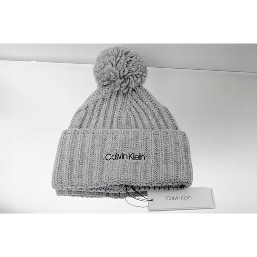 CZAPKA CALVIN KLEIN CCK5131 ze sklepu olika.com.pl w kategorii Czapki zimowe damskie - zdjęcie 178964676