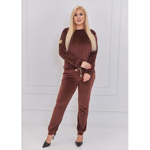 CIEMNO BRĄZOWY KOMPLET DRESOWY WELUROWY Z OZDOBNĄ NASZYWKĄ- PLUS SIZE ze sklepu olika.com.pl w kategorii Dresy damskie - zdjęcie 178967385