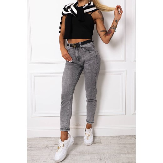 CIEMNO SZARE SPODNIE JEANSOWE MOM FIT Z APLIKACJĄ PRZY KIESZENI+ PASEK ze sklepu olika.com.pl w kategorii Jeansy damskie - zdjęcie 178967509