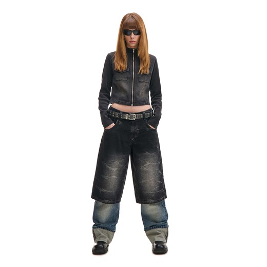 Cropp - Jeansowe szorty bermudy z efektem sprania - czarny ze sklepu Cropp w kategorii Jeansy damskie - zdjęcie 178979227