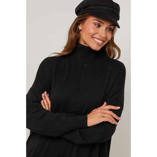 Sukienka Soft Cashmere z długimi rękawami czarna na spacer z poliamidu luźna z golfem