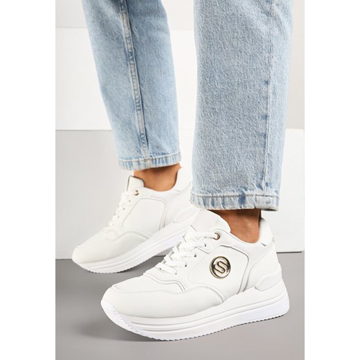Białe Sneakersy na Grubej Podeszwie z Ozdobną Naszywką Ronivelle ze sklepu born2be.pl w kategorii Buty sportowe damskie - zdjęcie 178989726