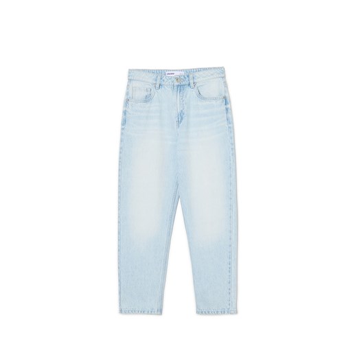 Cropp - Jasne jeansy mom z efektem sprania PETITE - niebieski Cropp 44 Cropp