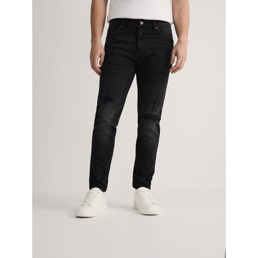 Reserved - Jeansy carrot slim z przetarciami - czarny Reserved 36 Reserved