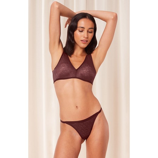 Triumph stringi czekoladowe Signature Sheer 10216494, Kolor czekoladowy, Rozmiar Triumph 36 okazyjna cena Intymna