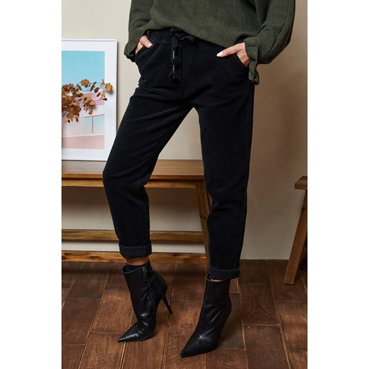 Joséfine Spodnie sztruksowe &quot;Korne&quot; w kolorze czarnym Joséfine M okazyjna cena Limango Polska