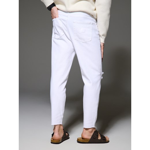 Sinsay - Jeansy carrot fit - biały Sinsay 36 Sinsay