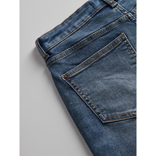 Reserved - Jeansowe szorty z podwiniętymi nogawkami - granatowy Reserved 44 Reserved