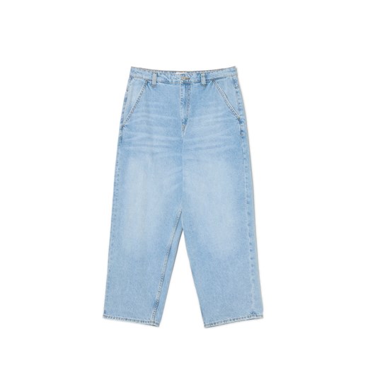 Cropp - Jeansy skater z tekstową naszywką - niebieski ze sklepu Cropp w kategorii Jeansy męskie - zdjęcie 179026965