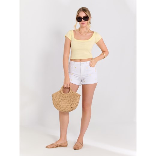 Sinsay - Szorty jeansowe z haftowanym kwiatkami - biały Sinsay 40 Sinsay