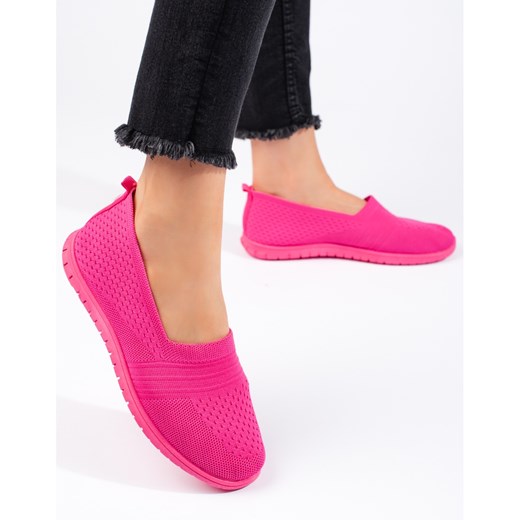 Różowe sportowe obuwie slip on ze sklepu ButyModne.pl w kategorii Buty sportowe damskie - zdjęcie 179038866