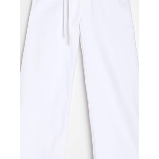 Sinsay - Jeansy super baggy z paskiem - biały Sinsay 44 Sinsay