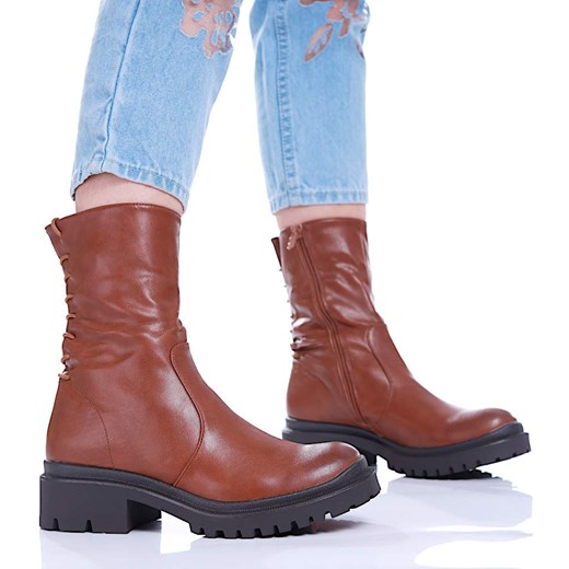 Brązowe botki z wysoką cholewką /E10-1 17047 T288/ ze sklepu Pantofelek24.pl w kategorii Botki - zdjęcie 179043969