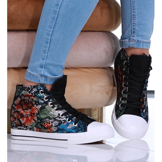 Wysokie sznurowane trampki na niskim koturnie Flower Black /F4-2 8087 S190/ ze sklepu Pantofelek24.pl w kategorii Trampki damskie - zdjęcie 179055769