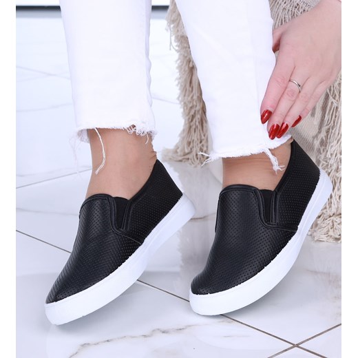 Czarne wsuwane ażurowe tenisówki slip on /G9-2 14771 T283/ ze sklepu Pantofelek24.pl w kategorii Trampki damskie - zdjęcie 179057457