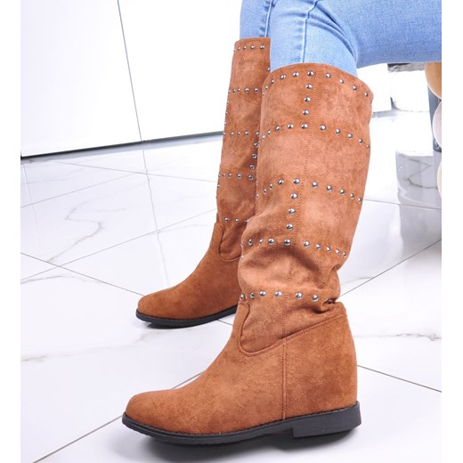 Zamszowe kozaki damskie z ćwiekami Camel /F5-2 12914 T423/ ze sklepu Pantofelek24.pl w kategorii Kozaki damskie - zdjęcie 179062808