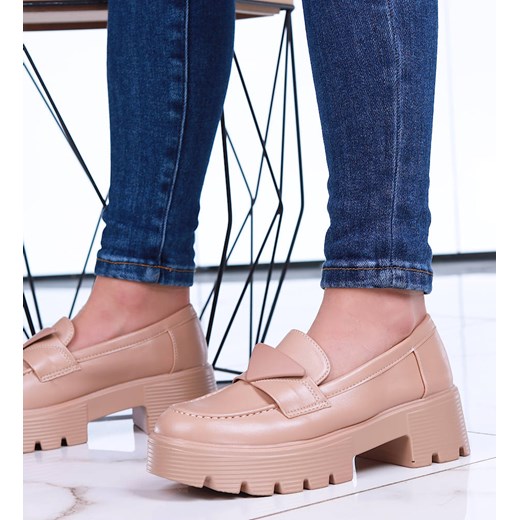 Beżowe wsuwane półbuty loafersy damskie /E2-2 15479 T346/ ze sklepu Pantofelek24.pl w kategorii Mokasyny damskie - zdjęcie 179064395