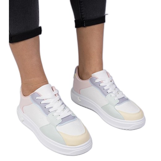 Biało-niebieskie sportowe sneakersy z ekoskóry białe ze sklepu ButyModne.pl w kategorii Buty sportowe damskie - zdjęcie 179067518