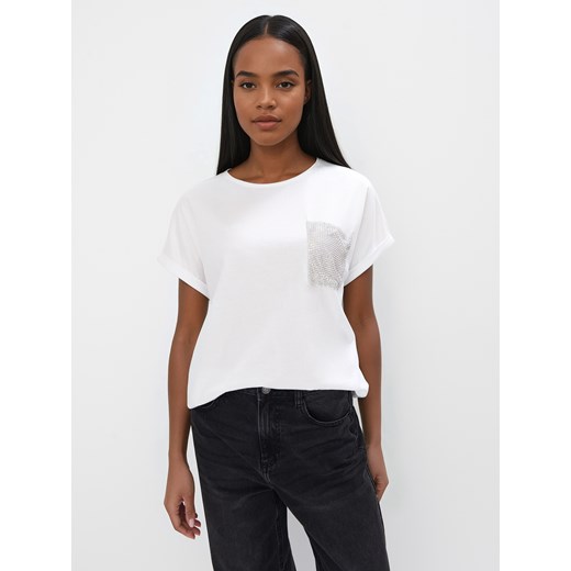 Mohito - T-shirt z cekinową kieszenią - biały ze sklepu Mohito w kategorii Bluzki damskie - zdjęcie 179073476