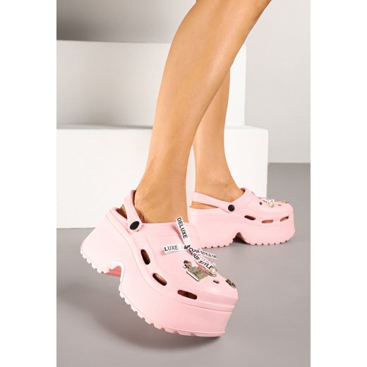 Klapki damskie Born2be na platformie casual