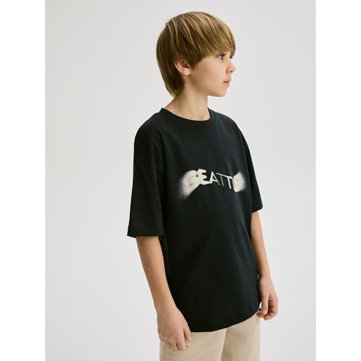 Reserved - Bawełniany t-shirt z nadrukiem - czarny ze sklepu Reserved w kategorii T-shirty chłopięce - zdjęcie 179097119