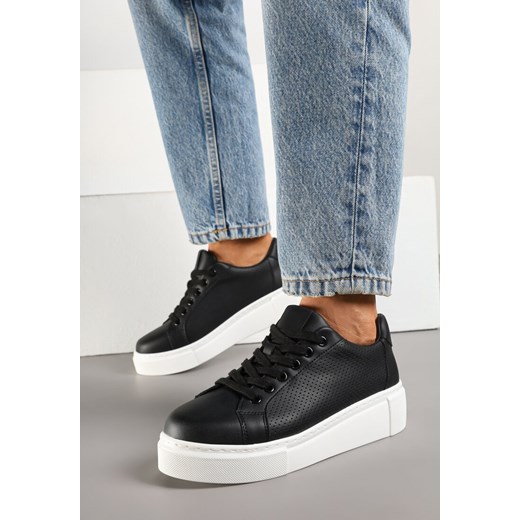 Czarne Skórzane Sneakersy na Grubej Podeszwie z Perforacją i Aplikacją Neowenia ze sklepu born2be.pl w kategorii Buty sportowe damskie - zdjęcie 179101939