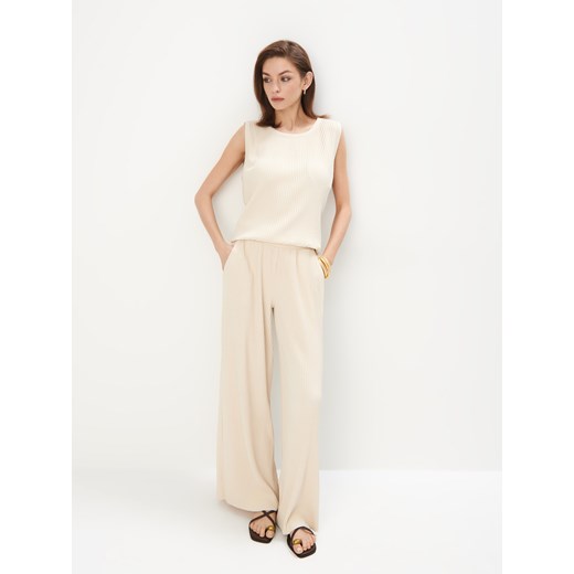 Spodnie damskie Mohito na wiosnę 