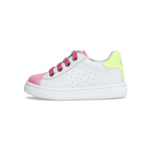 Naturino Skórzane sneakersy &quot;Hasselt&quot; w kolorze białym ze wzorem ze sklepu Limango Polska w kategorii Trampki dziecięce - zdjęcie 179114466