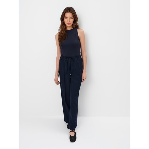 Bluzka damska Mohito granatowa z okrągłym dekoltem 