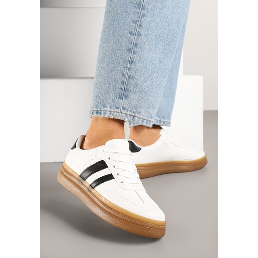 Białe Sneakersy w Stylu Tenisówek z Perforacją i Ozdobnymi Paskami Jenarosea ze sklepu born2be.pl w kategorii Buty sportowe damskie - zdjęcie 179128368