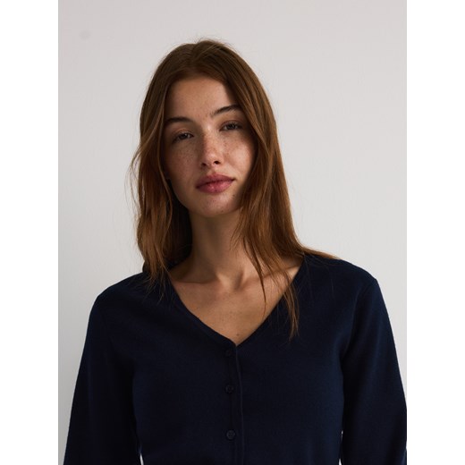 Reserved sweter damski wełniany z dekoltem w serek casual 