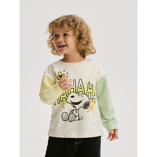 Reserved - Longsleeve Snoopy - złamana biel ze sklepu Reserved w kategorii T-shirty chłopięce - zdjęcie 179139325