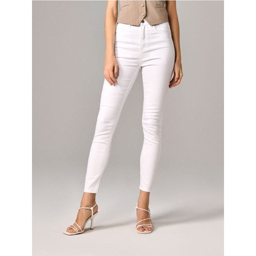 Sinsay - Jeansy super high waist skinny - biały ze sklepu Sinsay w kategorii Jeansy damskie - zdjęcie 179142457